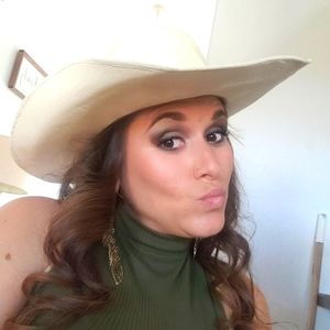 Meet your Posher, Indira